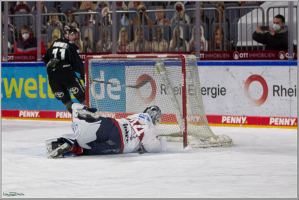 PENNY DEL;  Koelner Haie - Adler Mannheim; Koeln, 08.04.2021